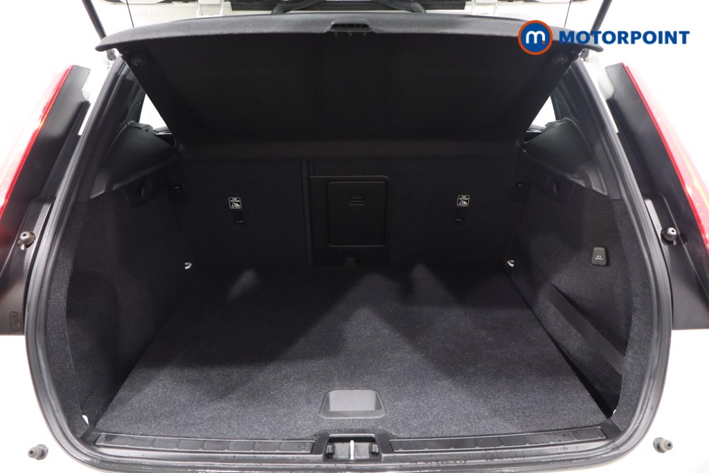 Volvo Xc40 Momentum Manual Petrol SUV - Stock Number (1575231) - 38th supplementary image