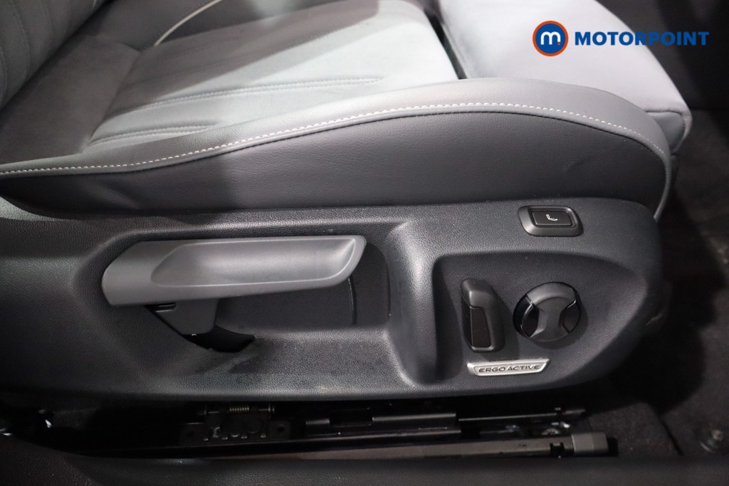 Volkswagen Passat Life Automatic Petrol Plug-In Hybrid Estate - Stock Number (1580118) - 20th supplementary image