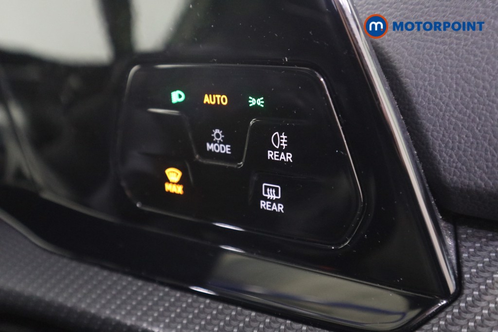 Volkswagen Golf R-Line Automatic Petrol Hatchback - Stock Number (1580460) - 8th supplementary image