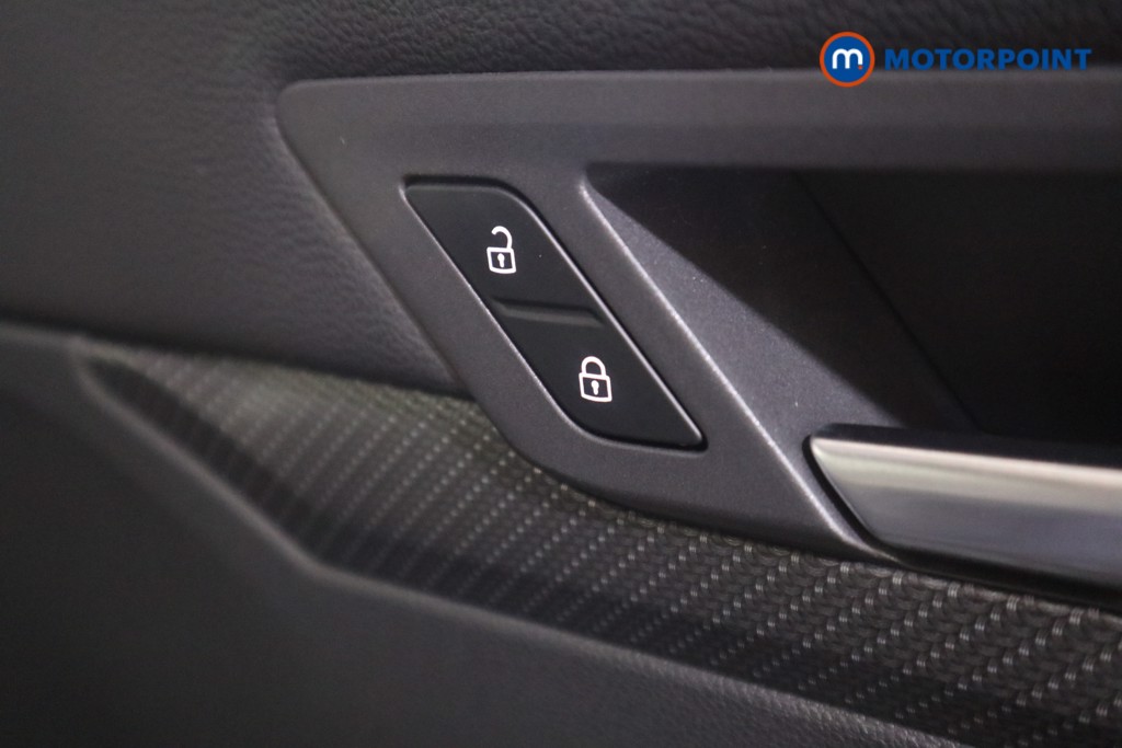 Volkswagen Golf R-Line Automatic Petrol Hatchback - Stock Number (1580460) - 9th supplementary image