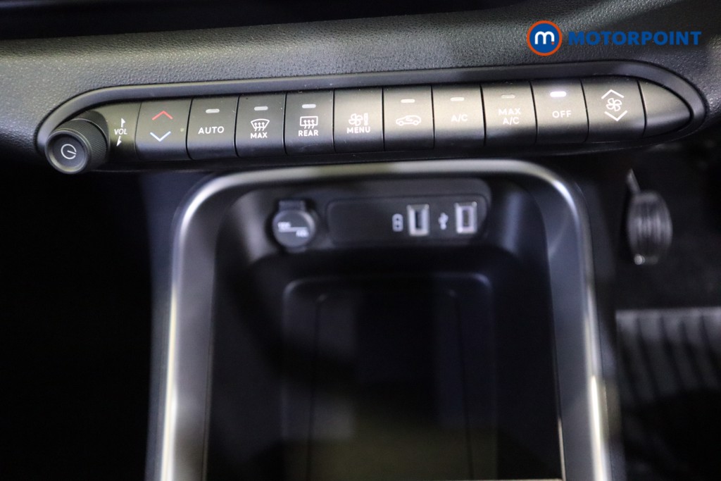 Jeep Avenger Altitude Manual Petrol SUV - Stock Number (1565152) - 21st supplementary image