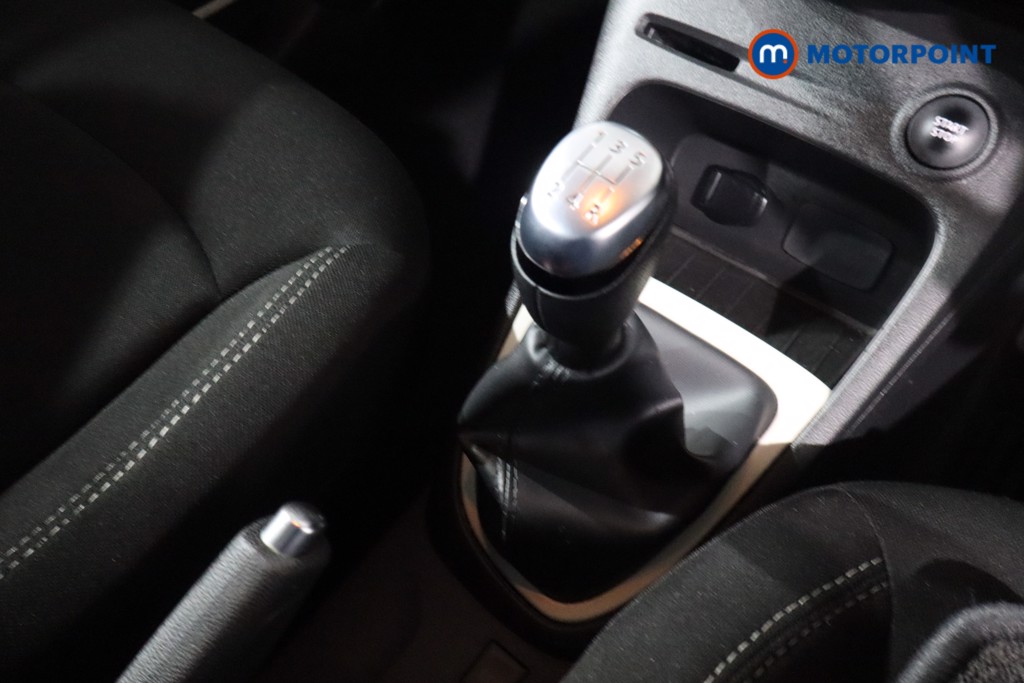 Renault Captur Play Manual Diesel SUV - Stock Number (1570288) - 14th supplementary image