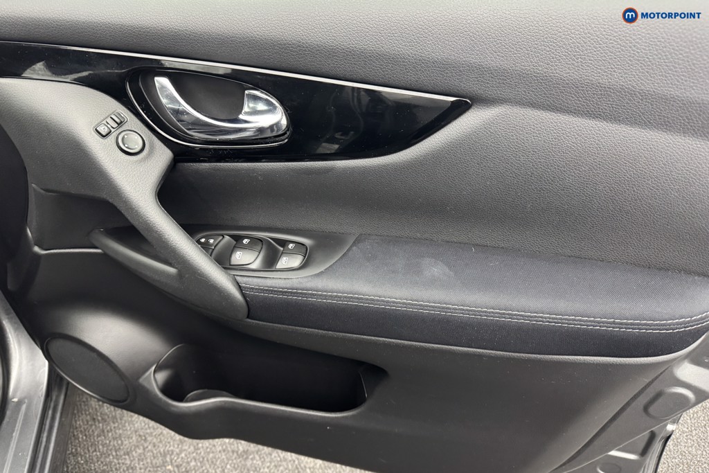 Nissan Qashqai Acenta Premium Automatic Petrol SUV - Stock Number (1571035) - 22nd supplementary image