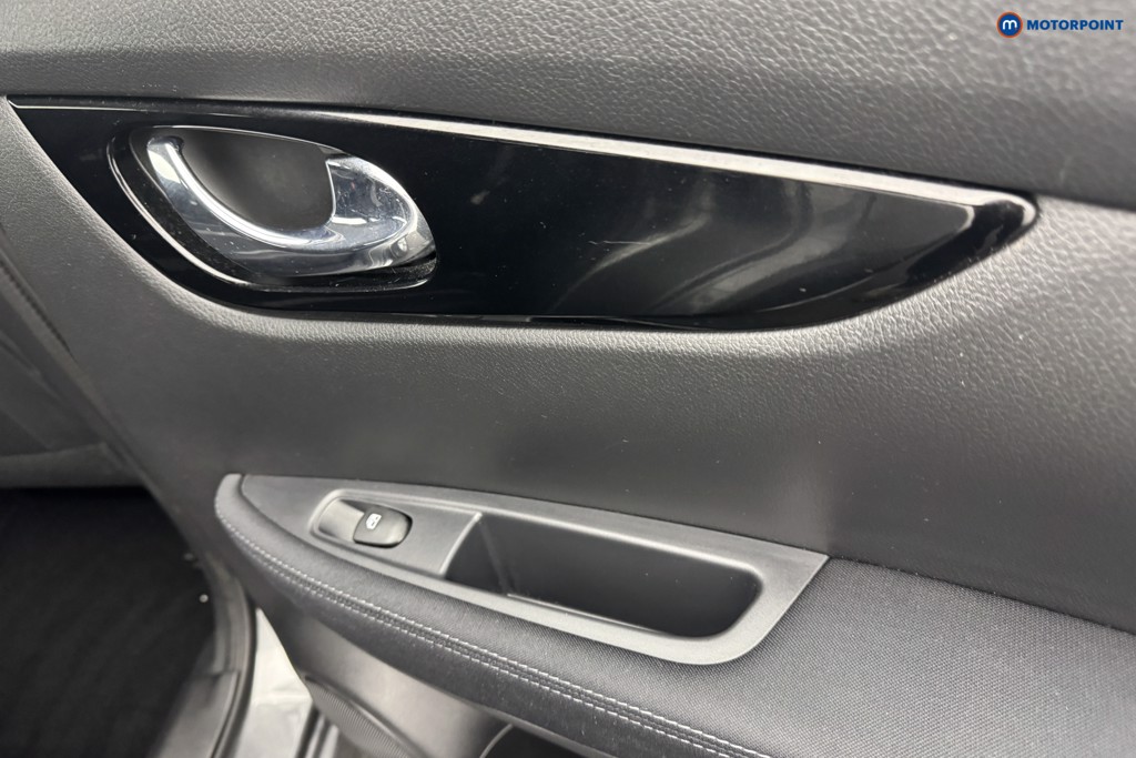 Nissan Qashqai Acenta Premium Automatic Petrol SUV - Stock Number (1571035) - 25th supplementary image