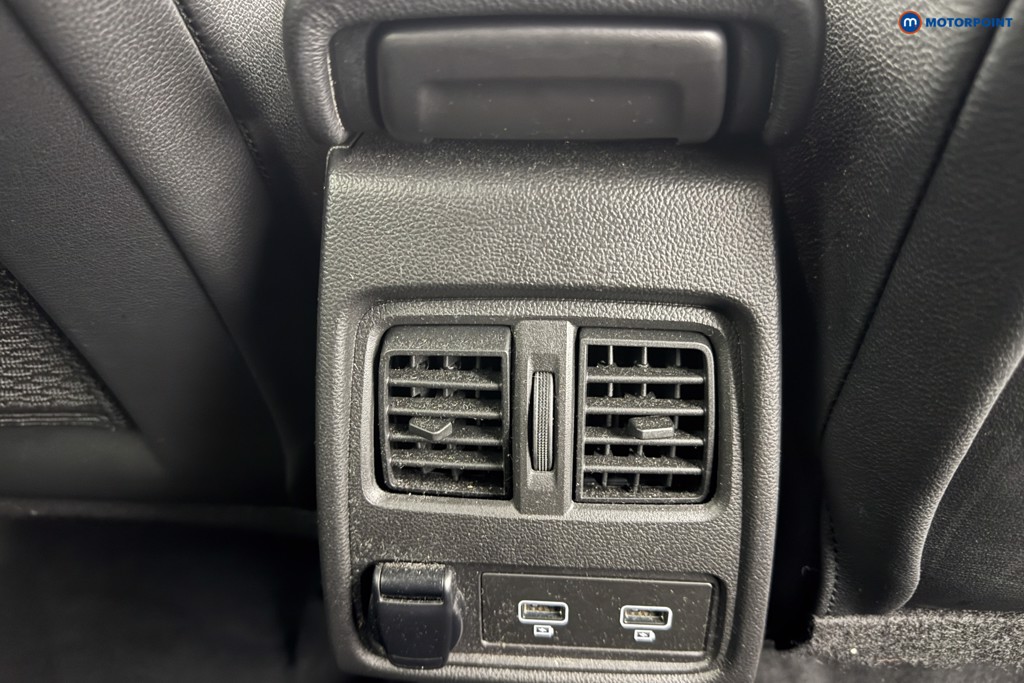 Renault Captur Se Edition Manual Petrol SUV - Stock Number (1571367) - 10th supplementary image