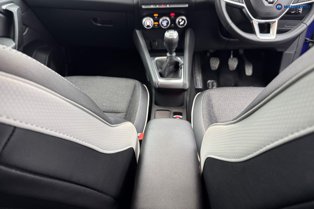Renault Captur Se Edition Manual Petrol SUV - Stock Number (1571367) - 11th supplementary image