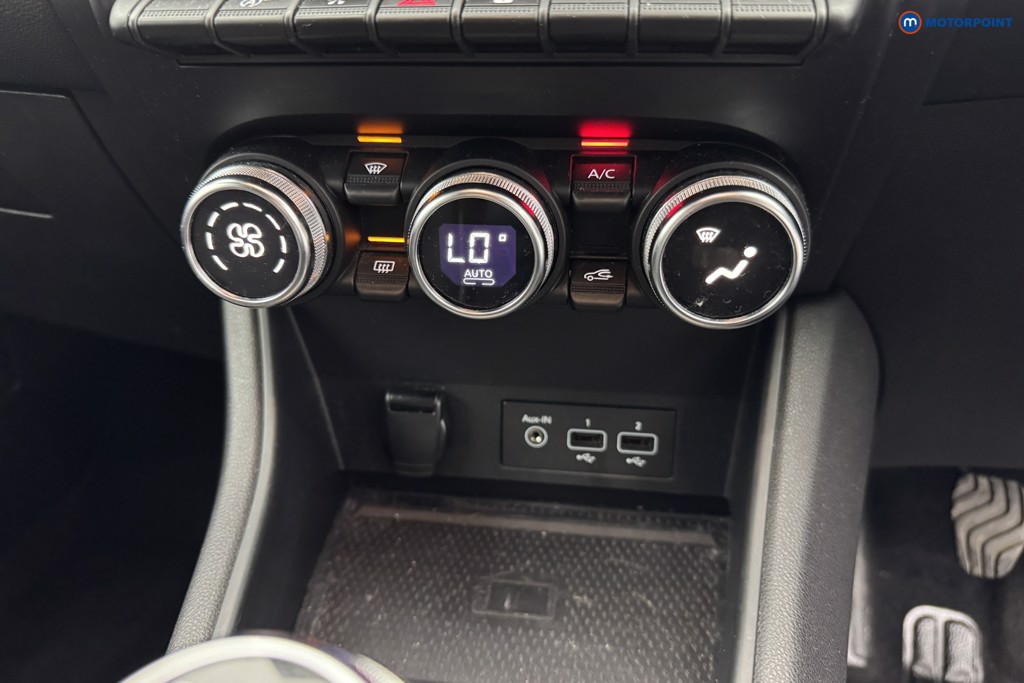 Renault Captur Se Edition Manual Petrol SUV - Stock Number (1571367) - 17th supplementary image
