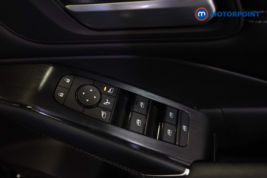 Nissan Qashqai N-Connecta Manual Petrol SUV - Stock Number (1572409) - 3rd supplementary image