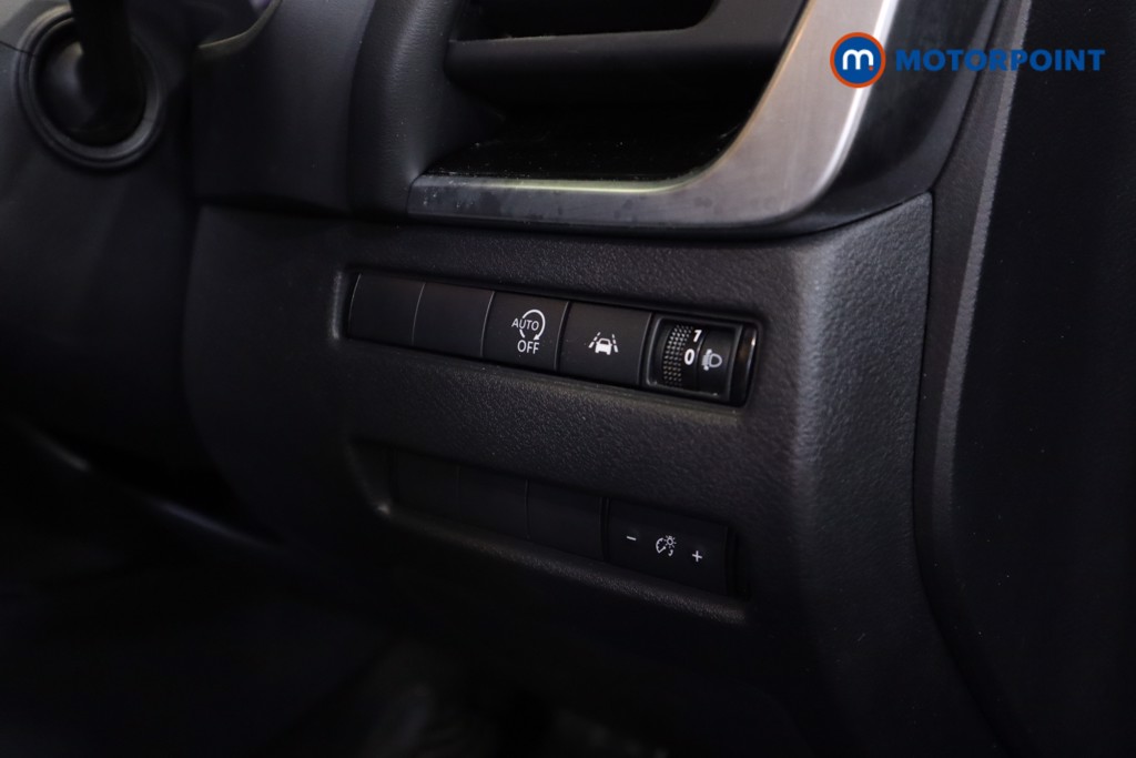 Nissan Qashqai N-Connecta Manual Petrol SUV - Stock Number (1572409) - 4th supplementary image