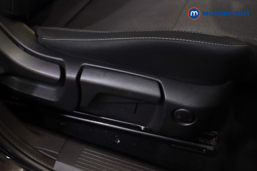 Nissan Qashqai N-Connecta Manual Petrol SUV - Stock Number (1572409) - 6th supplementary image
