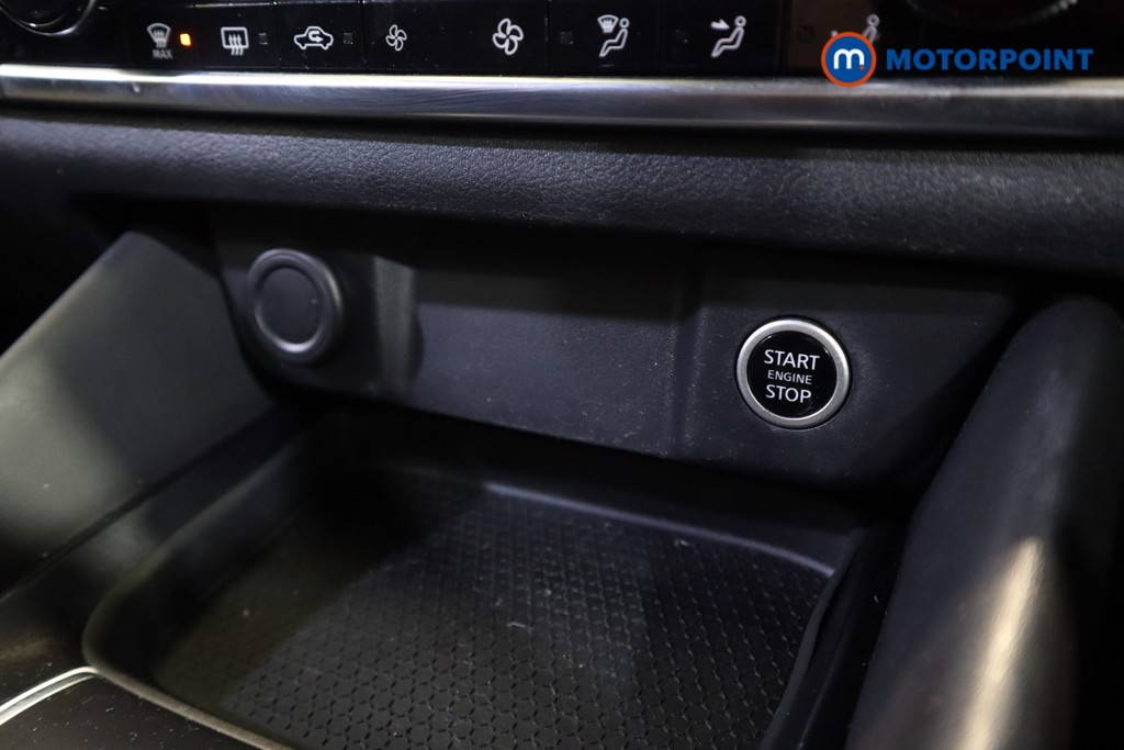 Nissan Qashqai N-Connecta Manual Petrol SUV - Stock Number (1572409) - 17th supplementary image