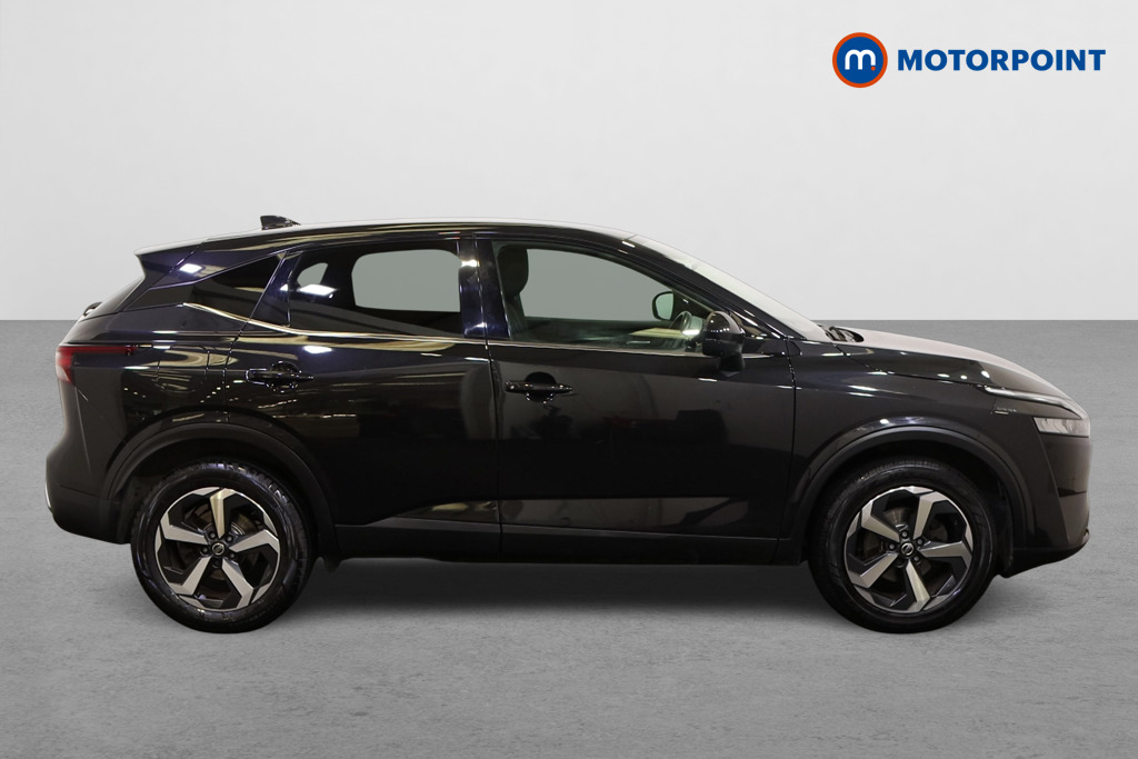 Nissan Qashqai N-Connecta Manual Petrol SUV - Stock Number (1572409) - Drivers side