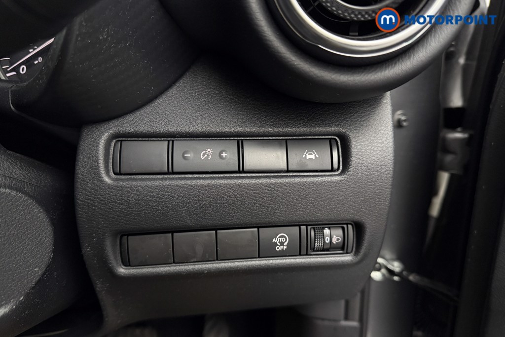 Nissan Juke N-Connecta Automatic Petrol SUV - Stock Number (1572650) - 12th supplementary image