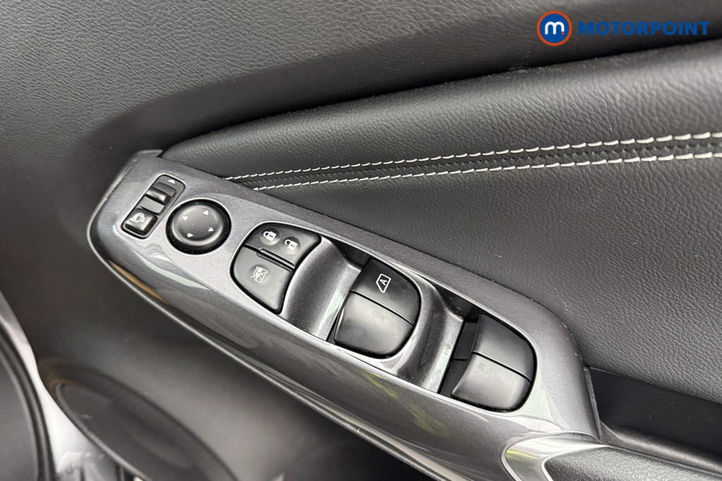 Nissan Juke N-Connecta Automatic Petrol SUV - Stock Number (1572650) - 14th supplementary image