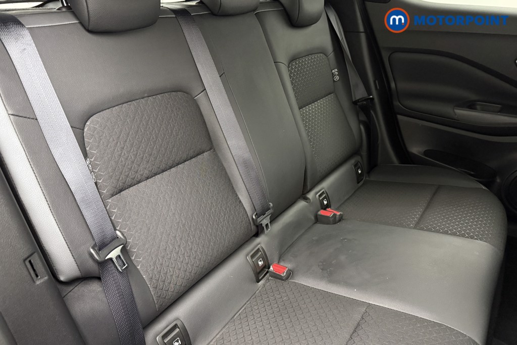 Nissan Juke N-Connecta Automatic Petrol SUV - Stock Number (1572650) - 18th supplementary image