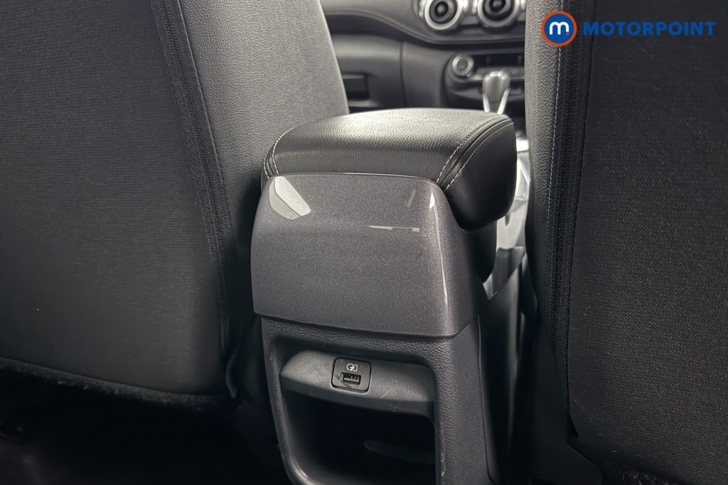 Nissan Juke N-Connecta Automatic Petrol SUV - Stock Number (1572655) - 22nd supplementary image