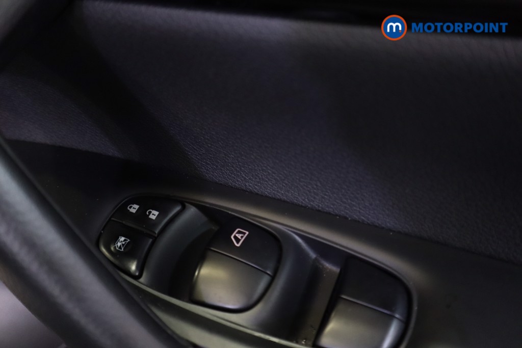 Nissan Qashqai N-Tec-Plus Manual Petrol SUV - Stock Number (1573012) - 4th supplementary image