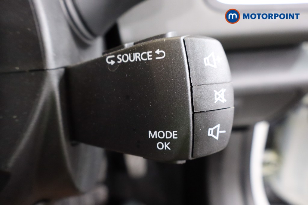 Renault Megane Iconic Manual Petrol Estate - Stock Number (1574325) - 16th supplementary image