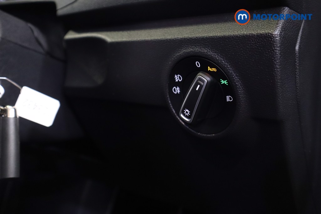 Volkswagen T-Roc R-Line Automatic Petrol SUV - Stock Number (1575970) - 4th supplementary image