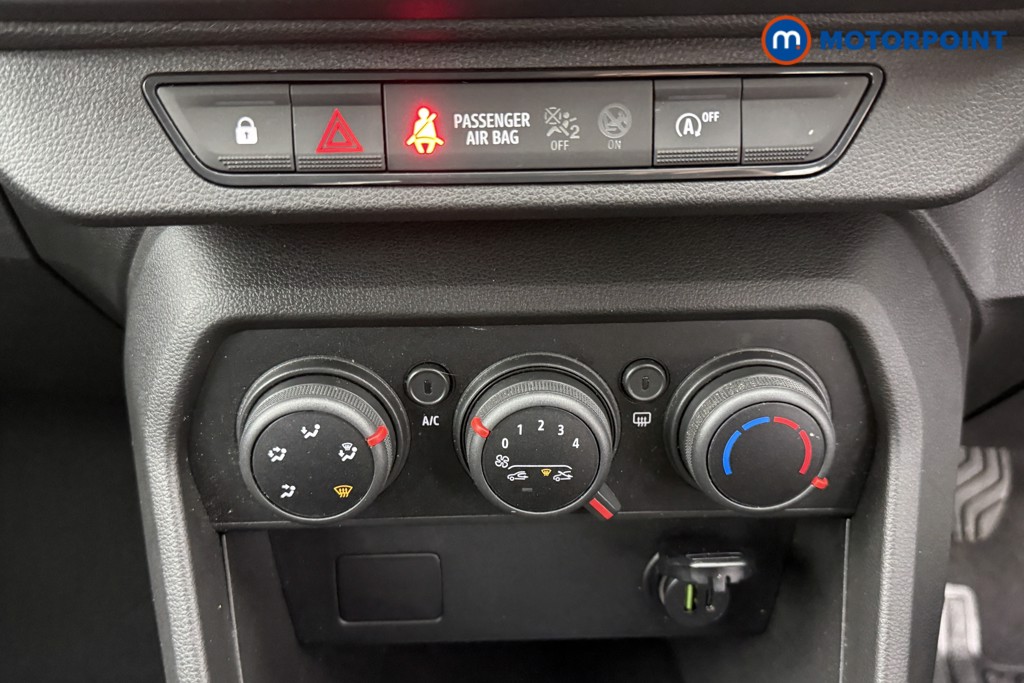 Dacia Sandero Essential Manual Petrol Hatchback - Stock Number (1576281) - 6th supplementary image