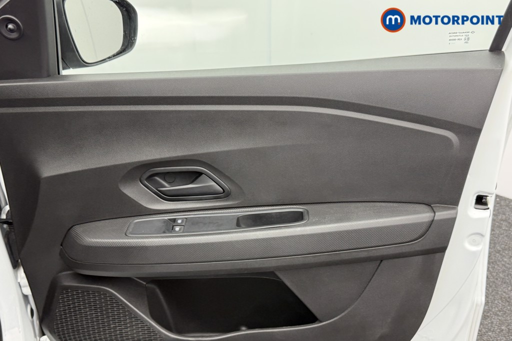 Dacia Sandero Essential Manual Petrol Hatchback - Stock Number (1576281) - 12th supplementary image