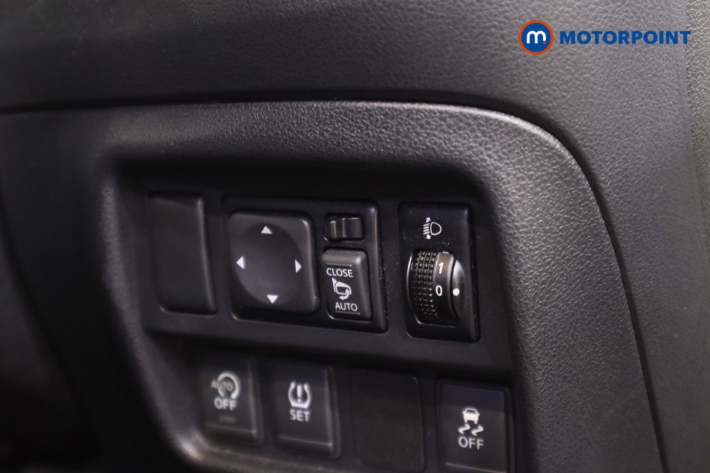 Nissan Juke N-Connecta Manual Petrol SUV - Stock Number (1576845) - 4th supplementary image