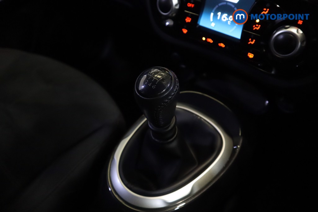 Nissan Juke N-Connecta Manual Petrol SUV - Stock Number (1576845) - 15th supplementary image