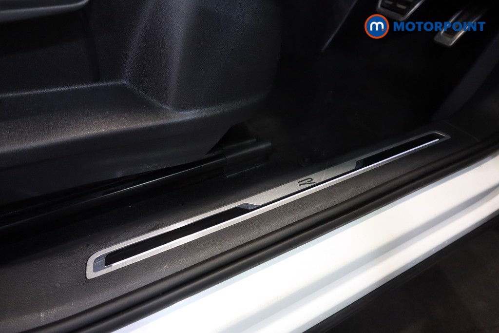 Volkswagen Tiguan R-Line Automatic Petrol SUV - Stock Number (1577182) - 5th supplementary image