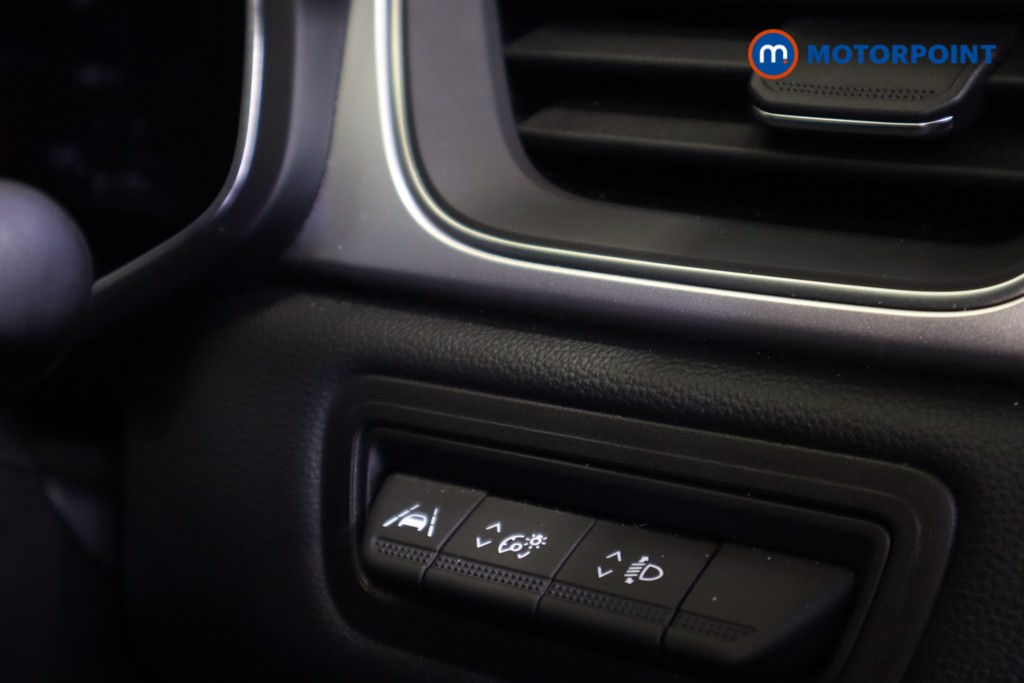 Renault Captur Se Edition Manual Petrol SUV - Stock Number (1577496) - 4th supplementary image