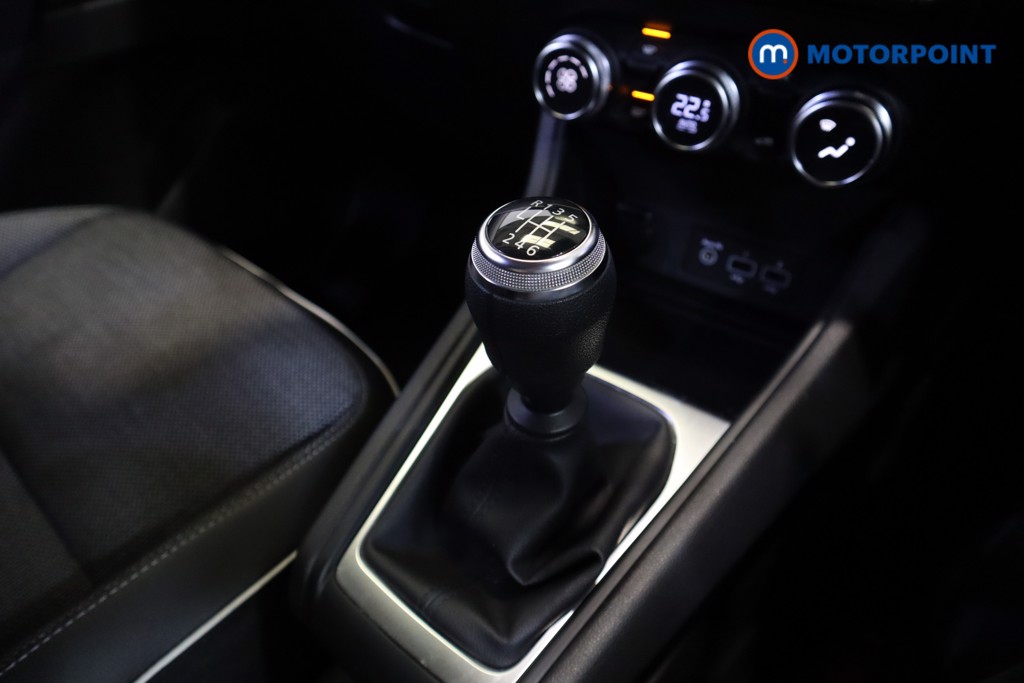 Renault Captur Se Edition Manual Petrol SUV - Stock Number (1577496) - 17th supplementary image