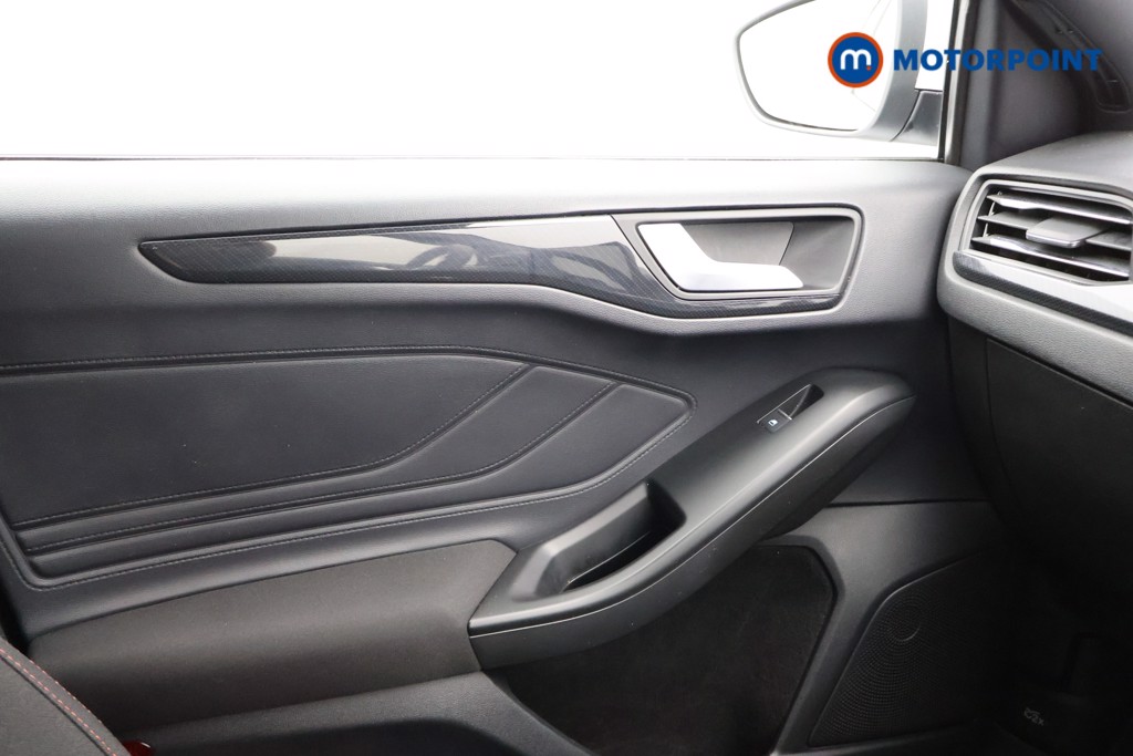 Ford Focus St-Line Edition Manual Petrol-Electric Hybrid Hatchback - Stock Number (1577842) - 8th supplementary image