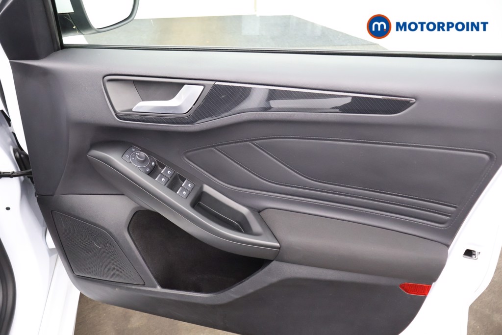 Ford Focus St-Line Edition Manual Petrol-Electric Hybrid Hatchback - Stock Number (1577842) - 9th supplementary image