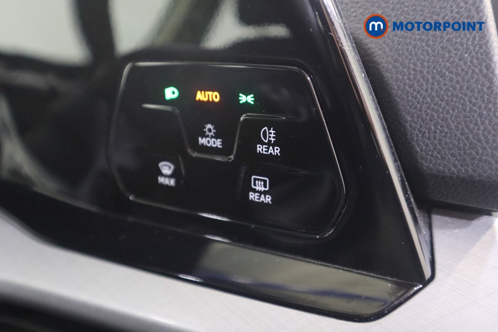 Volkswagen Golf Life Automatic Petrol Hatchback - Stock Number (1577991) - 8th supplementary image