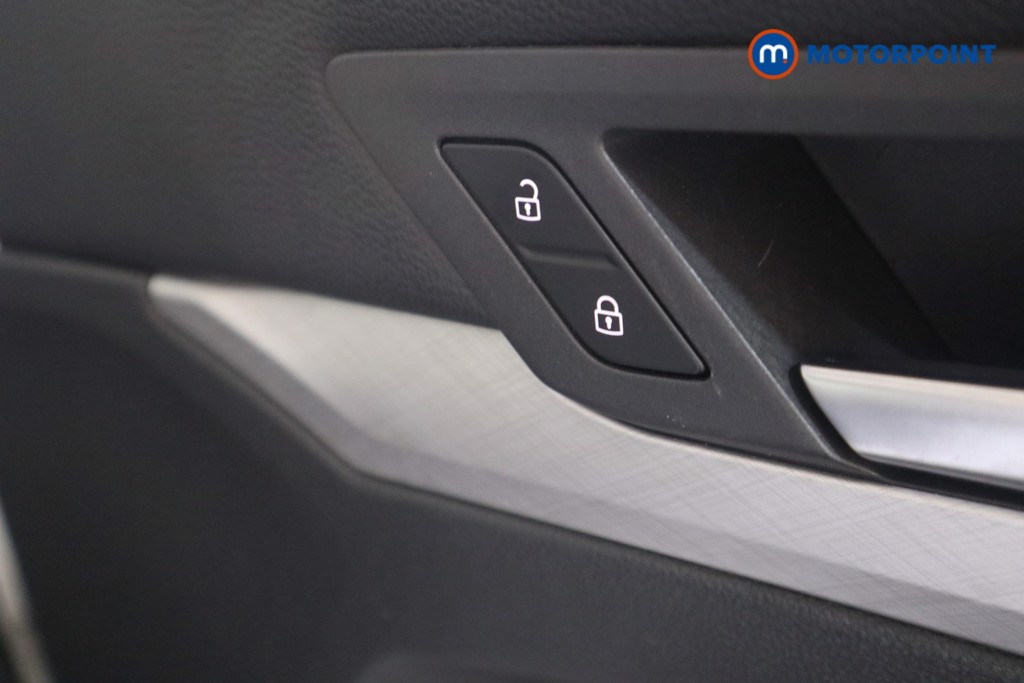 Volkswagen Golf Life Automatic Petrol Hatchback - Stock Number (1577991) - 9th supplementary image