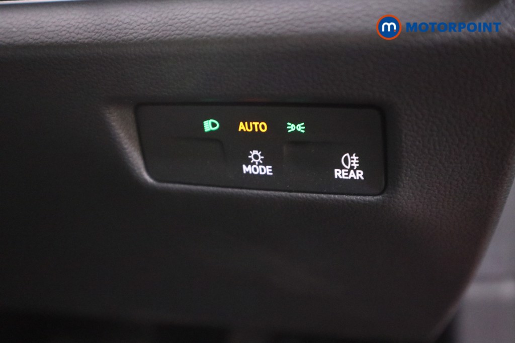 Volkswagen Passat Life Automatic Petrol Plug-In Hybrid Estate - Stock Number (1578092) - 8th supplementary image