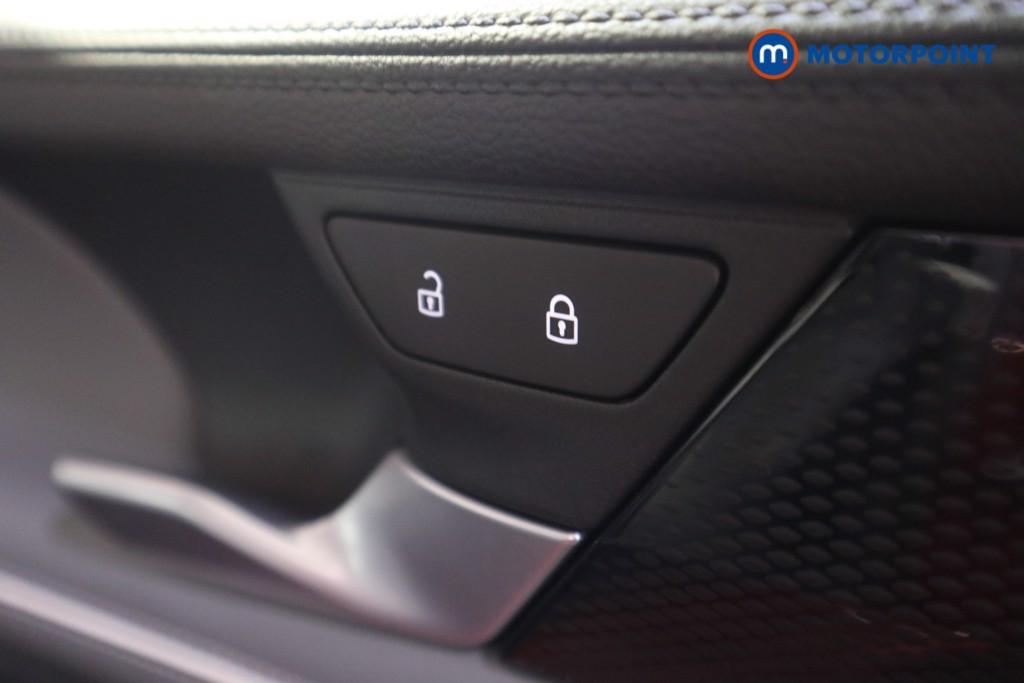 Volkswagen Passat Life Automatic Petrol Plug-In Hybrid Estate - Stock Number (1578092) - 9th supplementary image