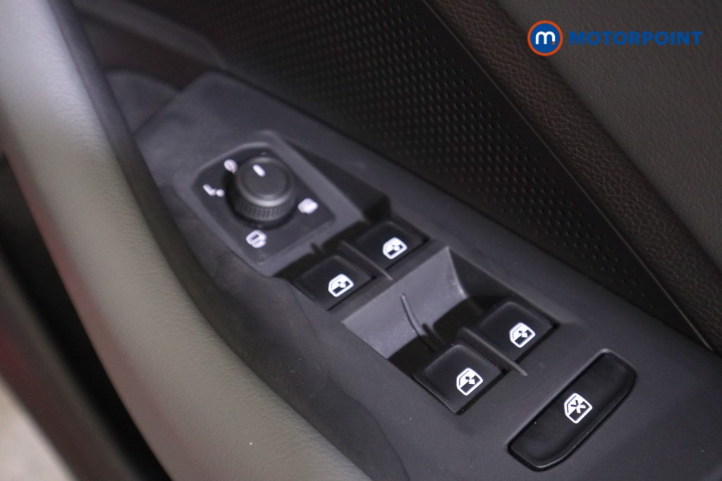 Volkswagen Passat Life Automatic Petrol Plug-In Hybrid Estate - Stock Number (1578092) - 10th supplementary image