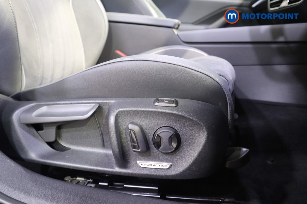 Volkswagen Passat Life Automatic Petrol Plug-In Hybrid Estate - Stock Number (1578092) - 11th supplementary image