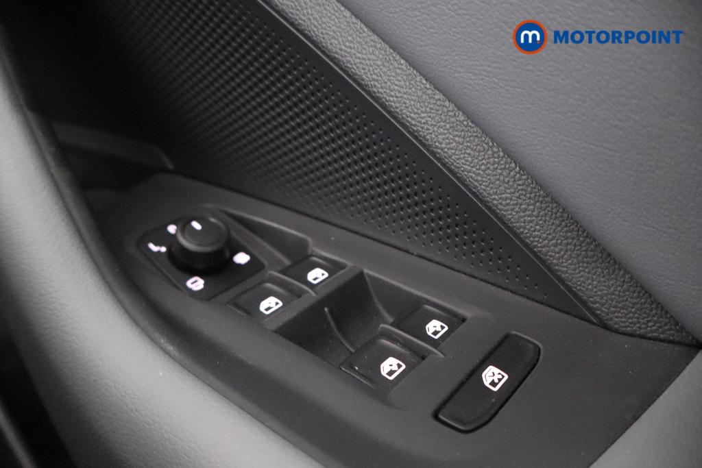 Volkswagen Passat Life Automatic Petrol Plug-In Hybrid Estate - Stock Number (1578103) - 11th supplementary image