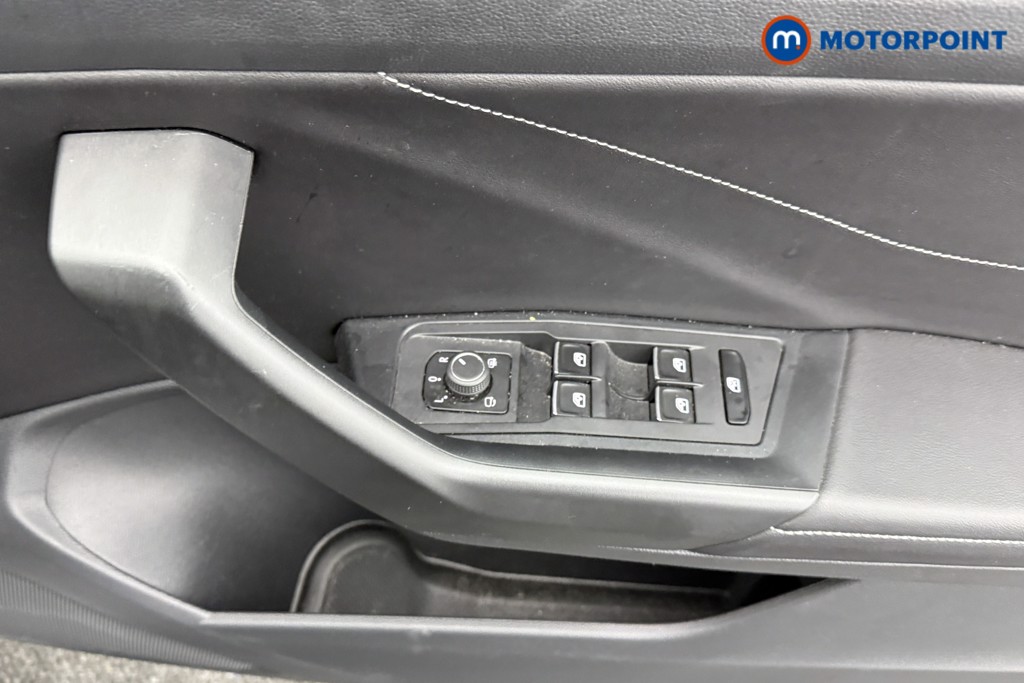 Volkswagen T-Roc R-Line Manual Petrol SUV - Stock Number (1578790) - 17th supplementary image