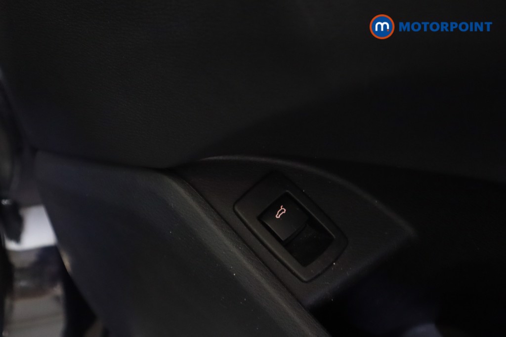 BMW X1 Xline Manual Petrol SUV - Stock Number (1578960) - 4th supplementary image