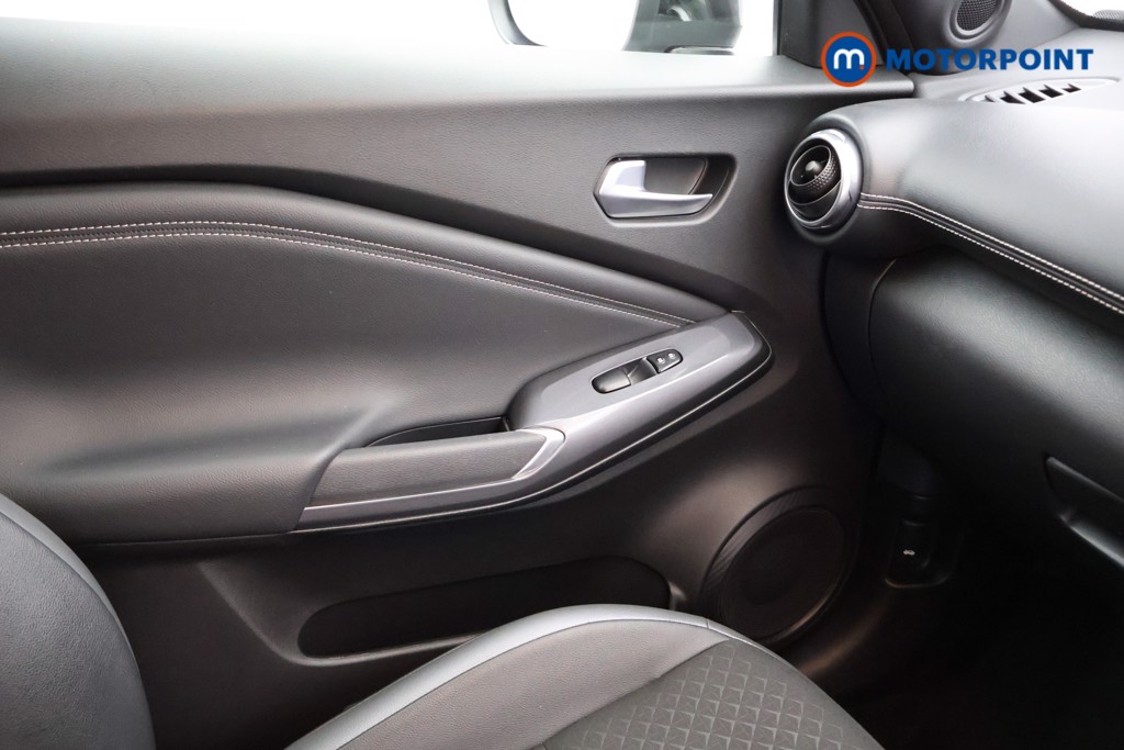Nissan Juke N-Connecta Automatic Petrol SUV - Stock Number (1579056) - 8th supplementary image