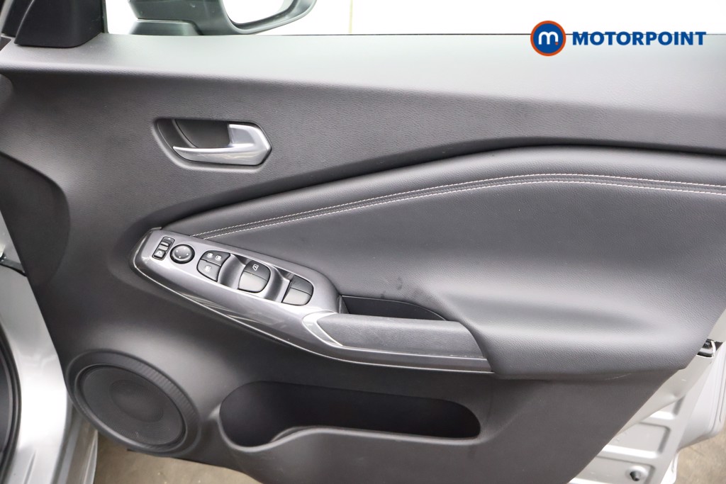 Nissan Juke N-Connecta Automatic Petrol SUV - Stock Number (1579056) - 9th supplementary image