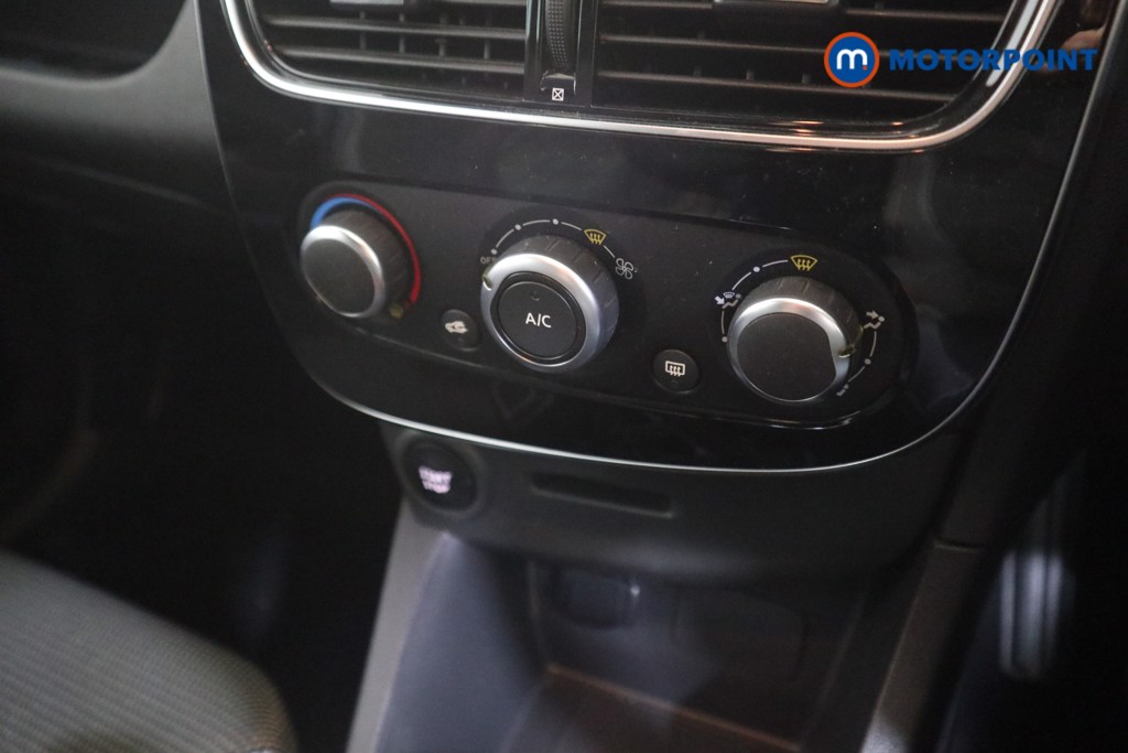 Renault Clio Iconic Manual Petrol Hatchback - Stock Number (1579301) - 7th supplementary image