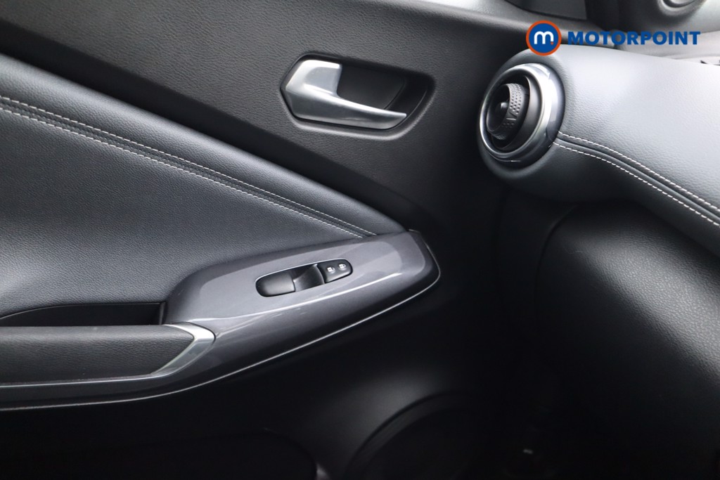 Nissan Juke N-Connecta Automatic Petrol SUV - Stock Number (1579399) - 11th supplementary image