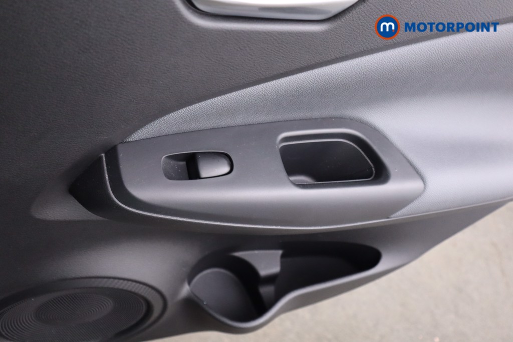 Nissan Juke N-Connecta Automatic Petrol SUV - Stock Number (1579399) - 17th supplementary image