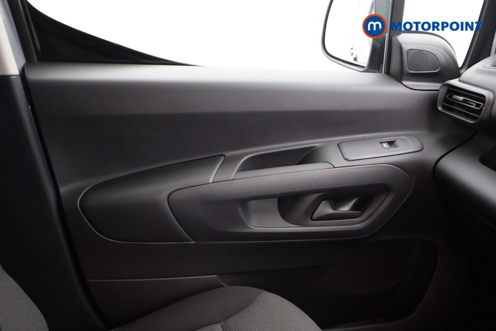 Vauxhall Combo Cargo PRO Automatic Electric Panel Van - Stock Number (1579600) - 7th supplementary image
