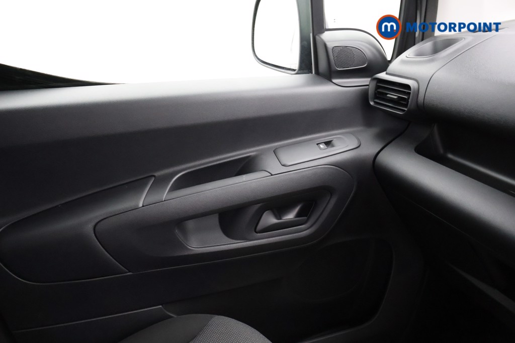 Vauxhall Combo Cargo PRO Automatic Electric Panel Van - Stock Number (1579602) - 8th supplementary image
