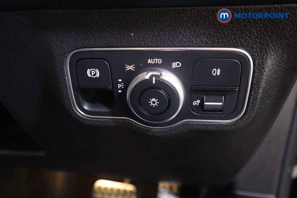 Mercedes-Benz GLB Amg Line Automatic Petrol SUV - Stock Number (1579733) - 9th supplementary image