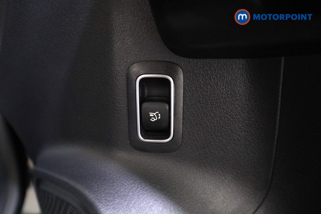 Mercedes-Benz GLB Amg Line Automatic Petrol SUV - Stock Number (1579733) - 10th supplementary image